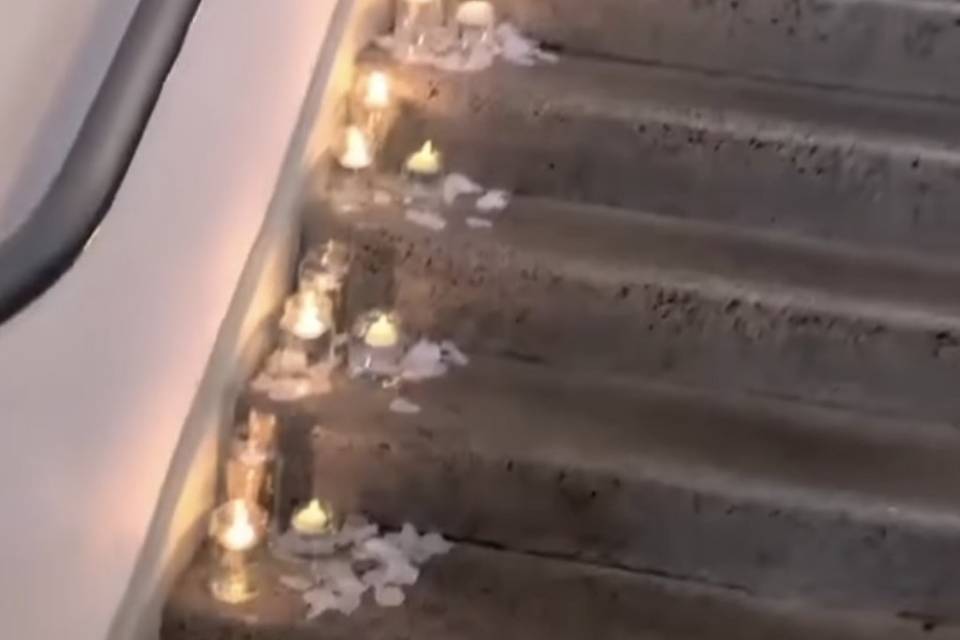 Tea lights and confetti of the