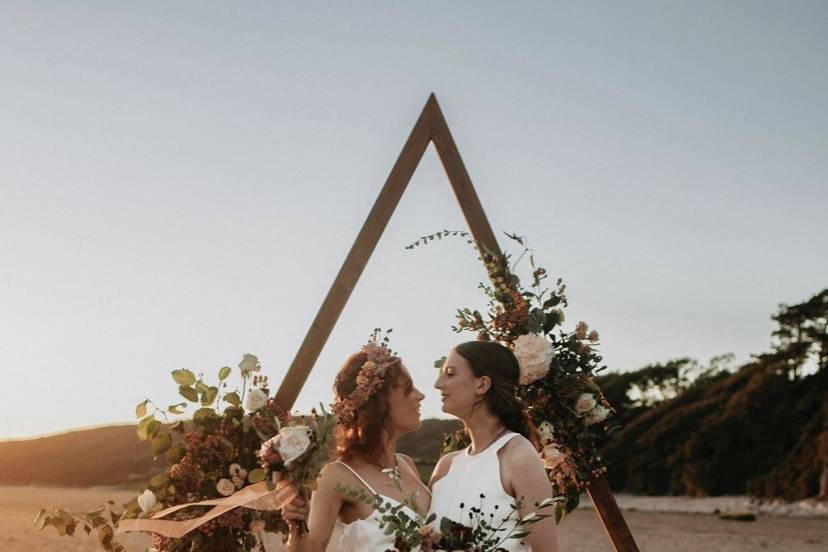 Triangle floral archway