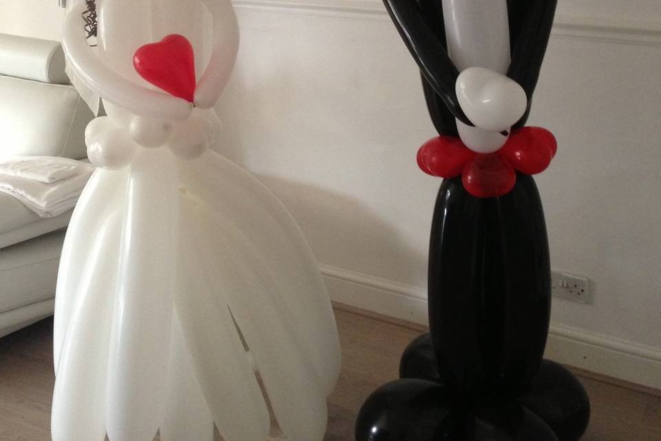Bride and groom balloon sculptur