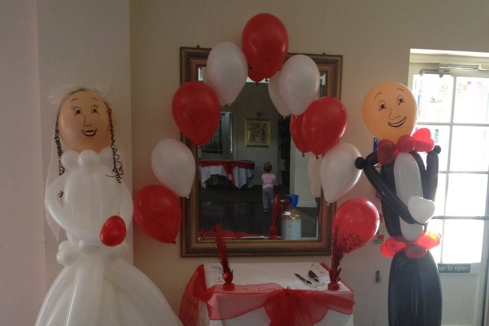 Bride groom balloon sculpture