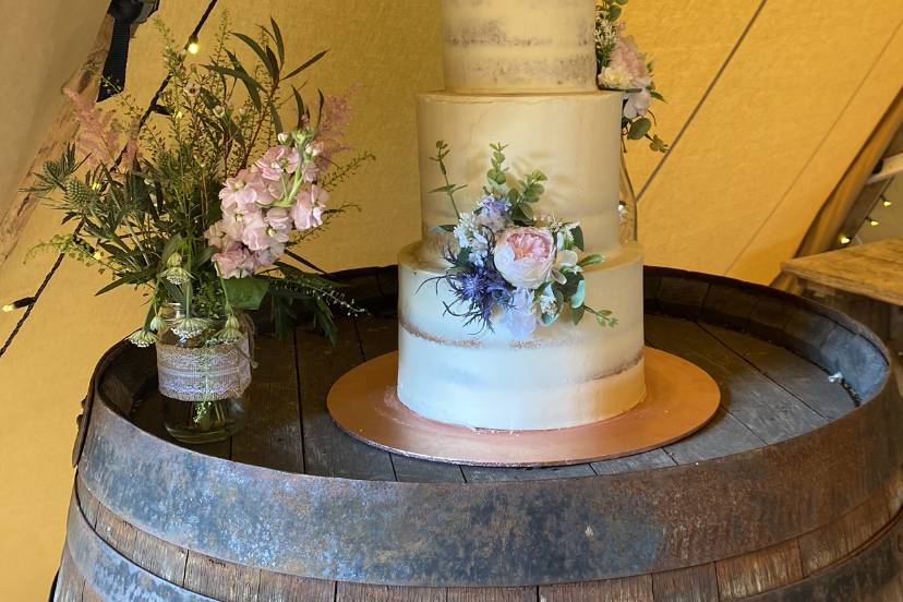 Oak barrel with cake