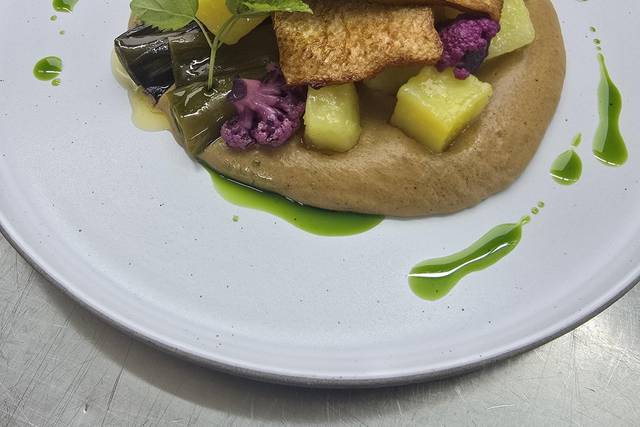 Elegant plated wedding food