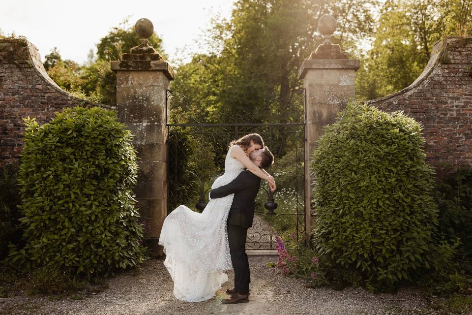 Golden Hour Lift Kiss