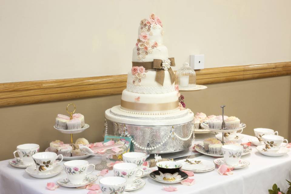 Wedding cake table