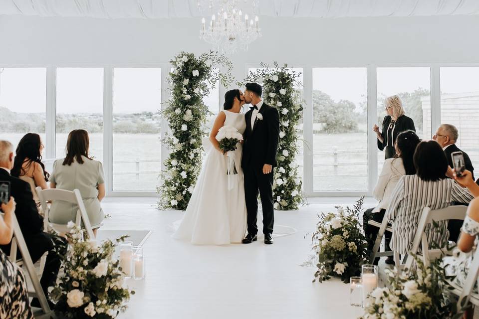 Ivory and Foliage Ceremony