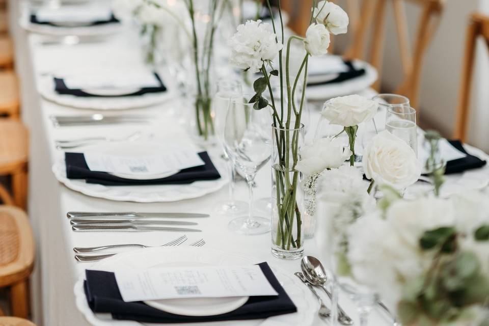 Monochromatic table design