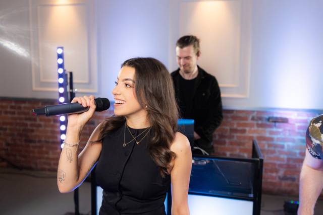 Add Live Vocals to our DJ!