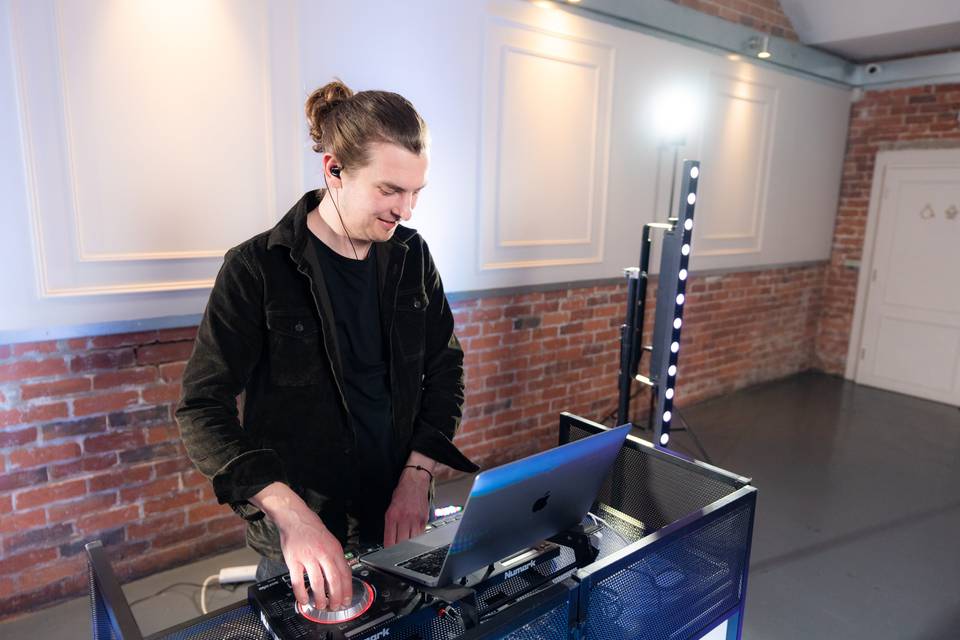 Book our DJ!