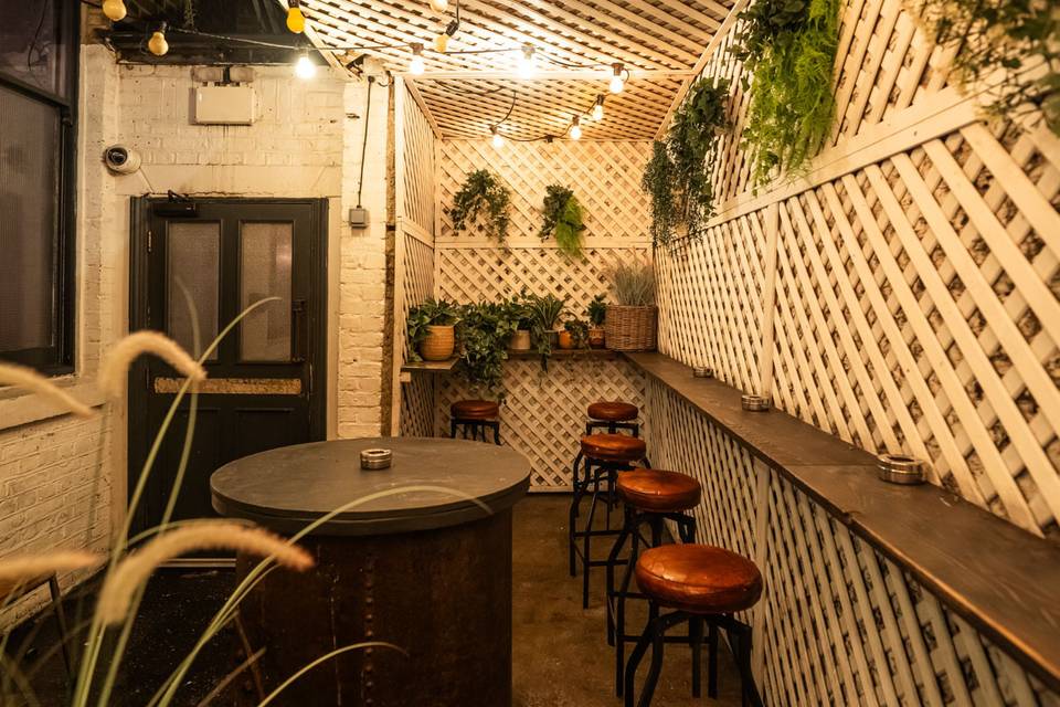 Ground Floor Smoking Area Priv