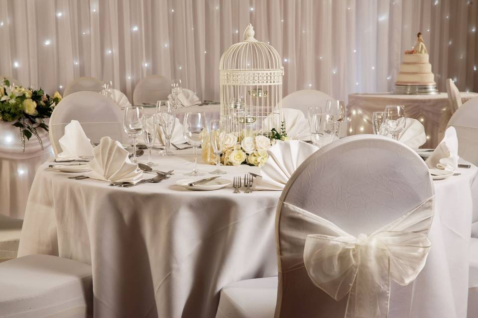 Elegant wedding reception decor