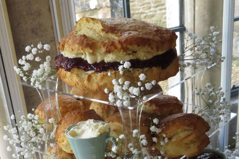 Cream tea wedding cake B