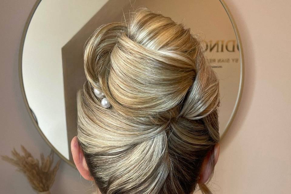 WEDDING HAIR BY SIAN REDMOND