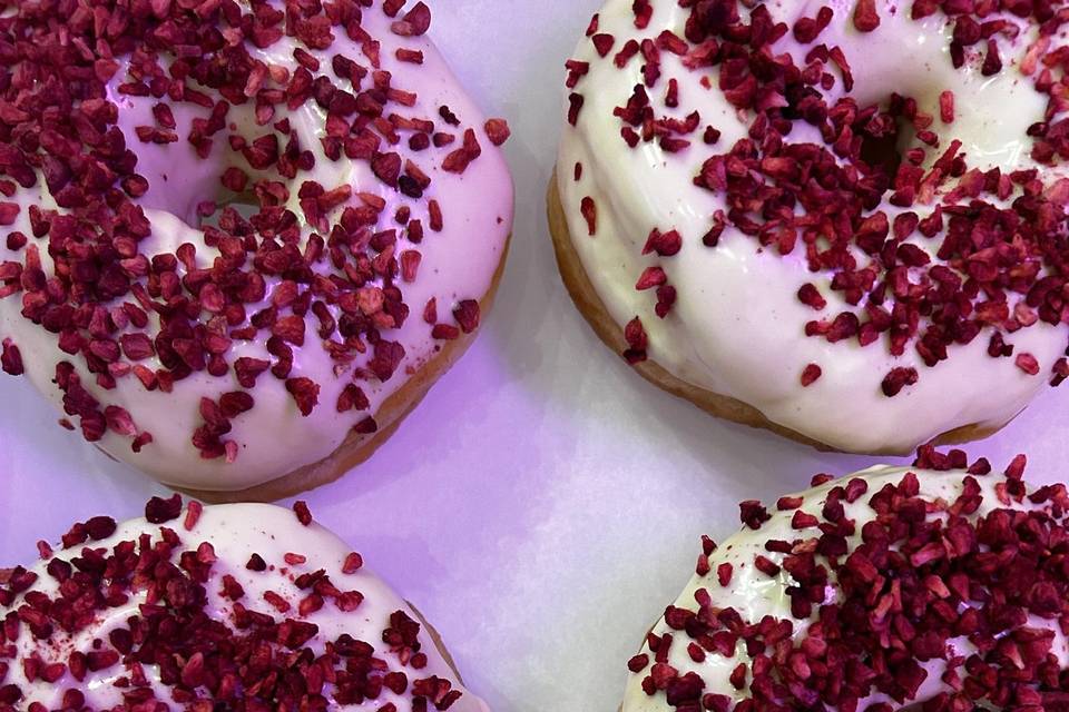 White choc & raspberry ring