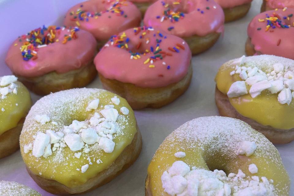 Lemon meringue & homer donut