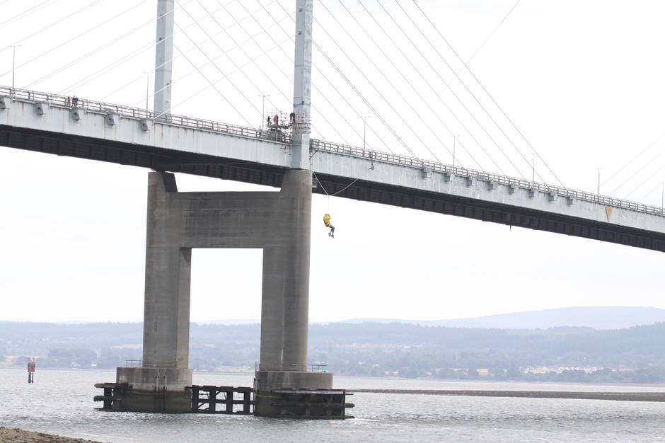 Brave bungee jumps