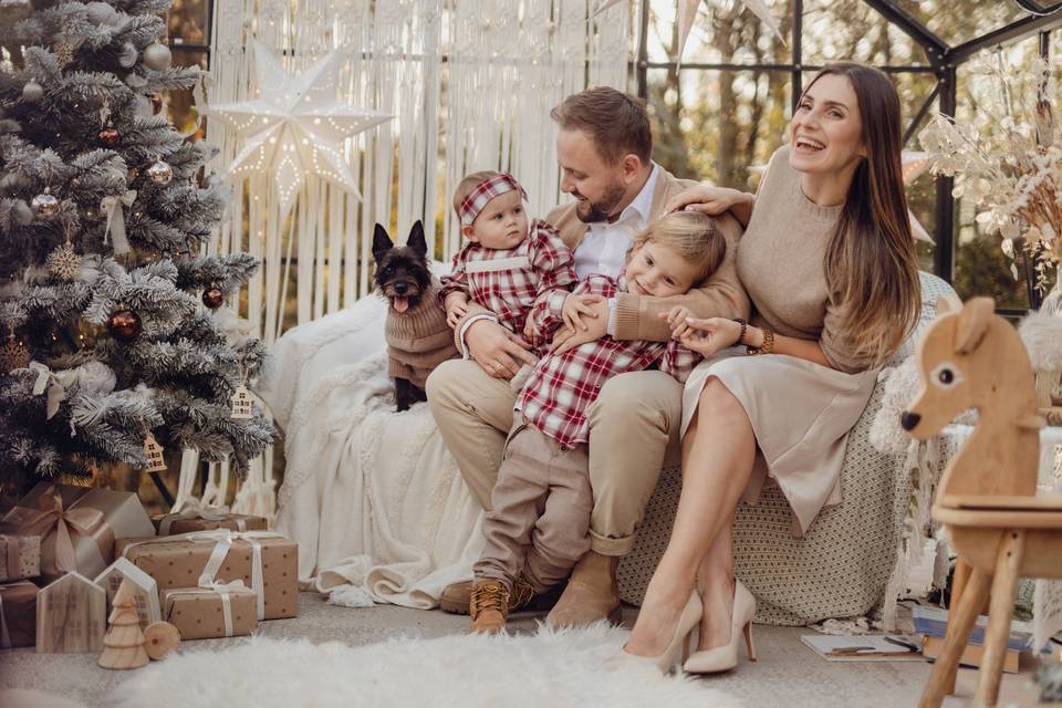 Wedding session in a greenhous