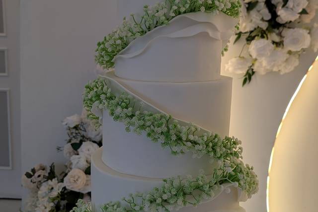 4 Tier flower cascading