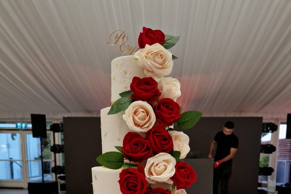 4 Tier Wedding Cake with Flowe