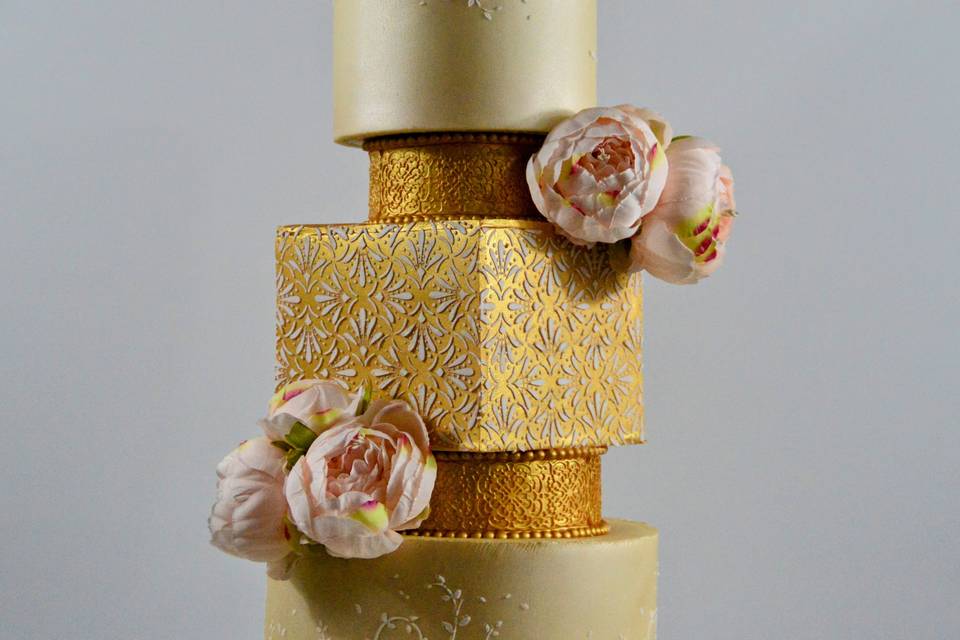 Gold and cream cake