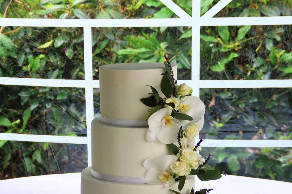 Three-tier wedding cake - flowers