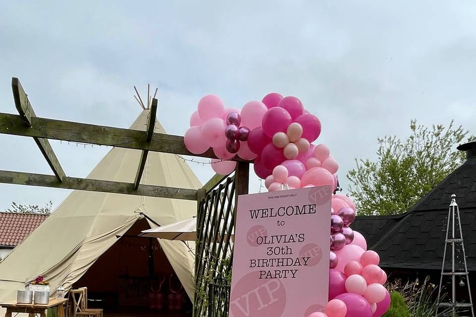 Balloon garland welcome sign