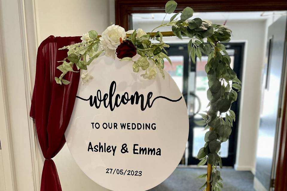 Welcome sign & decor