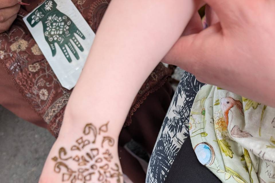 Simple Kids Henna