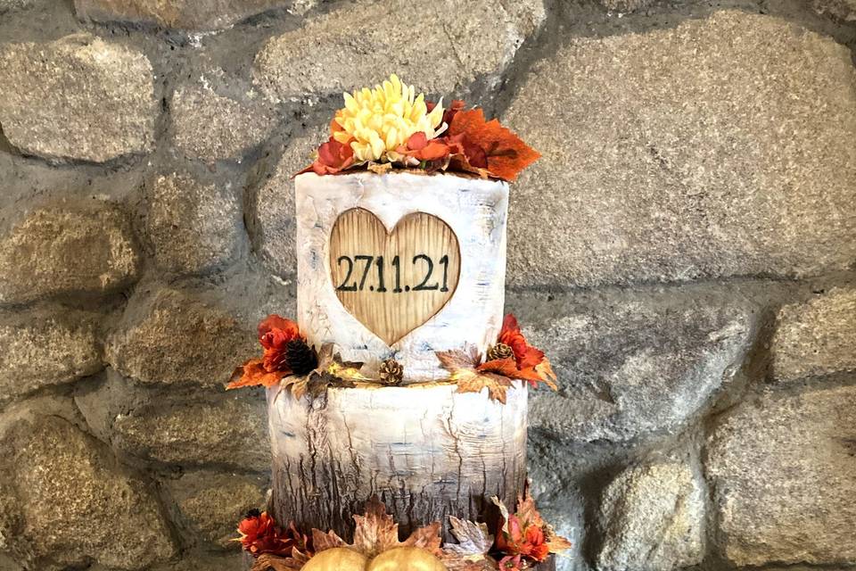 Autumnal log slice wedding cak