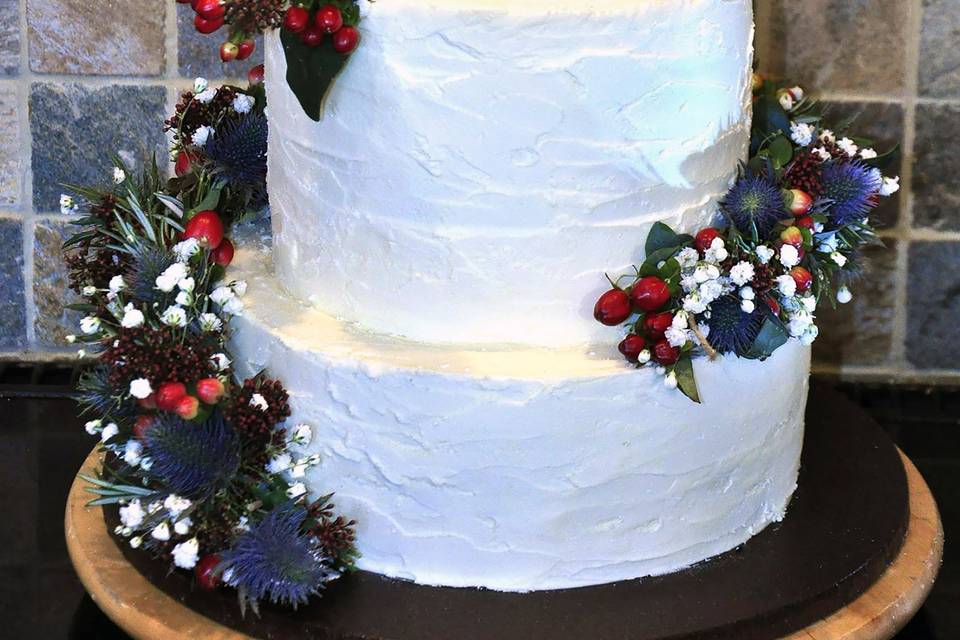 Winter buttercream wedding cak