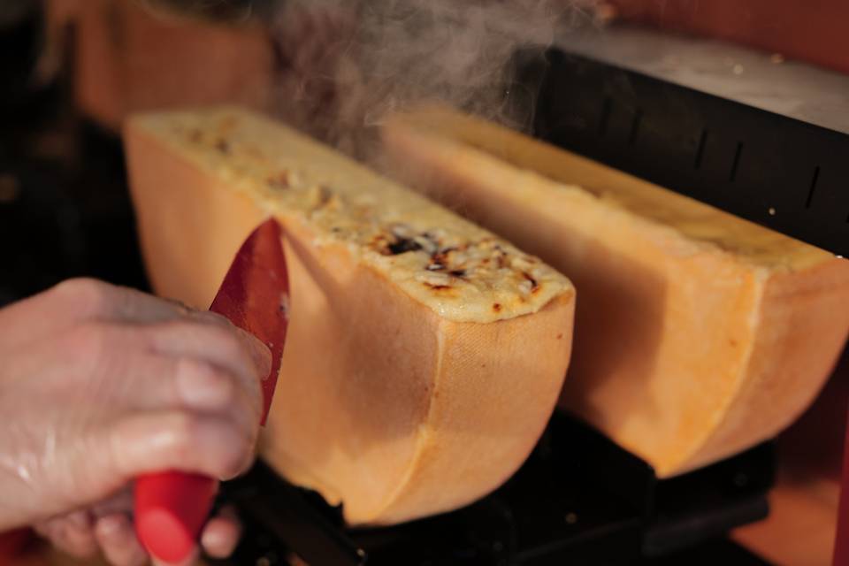 Sizzling raclette