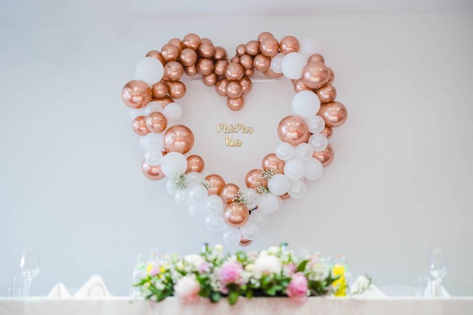 Table balloon arch