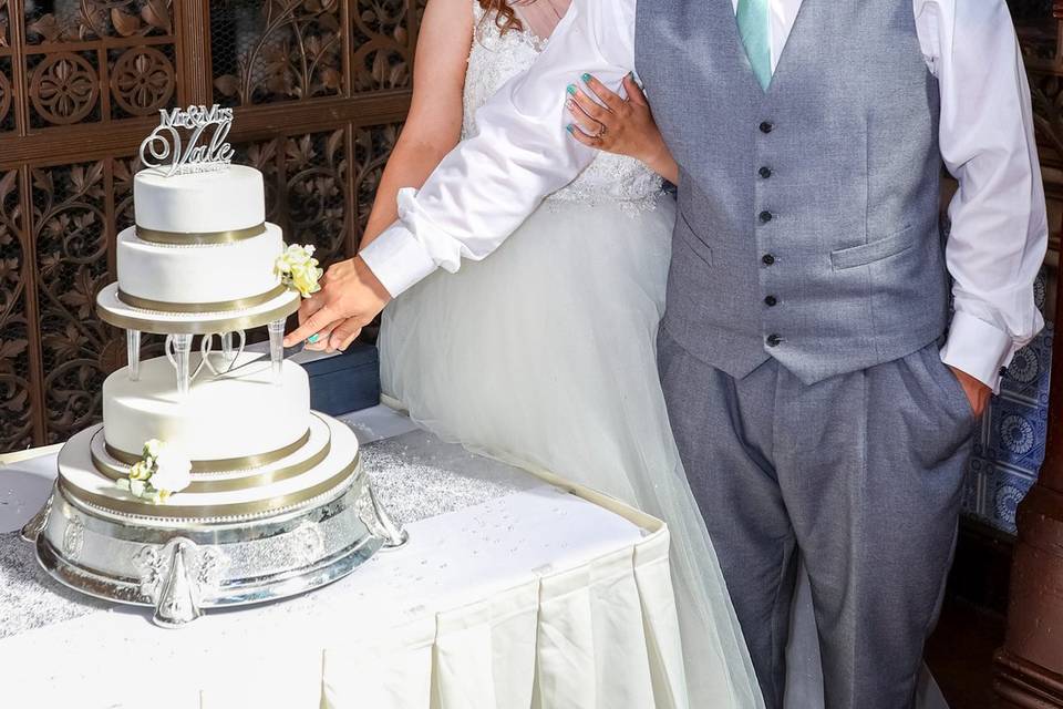 Cutting the cake