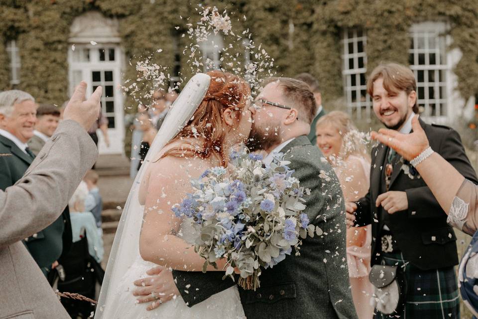 Confetti kiss