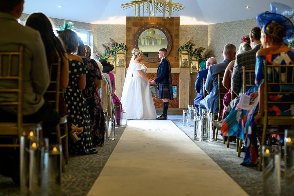 Holding hands at the altar
