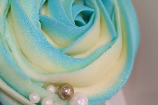 Floral/rustic cupcakes
