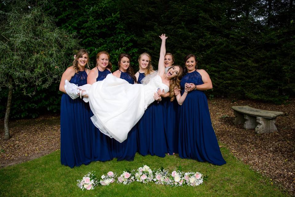 Bride & her Bridesmaids