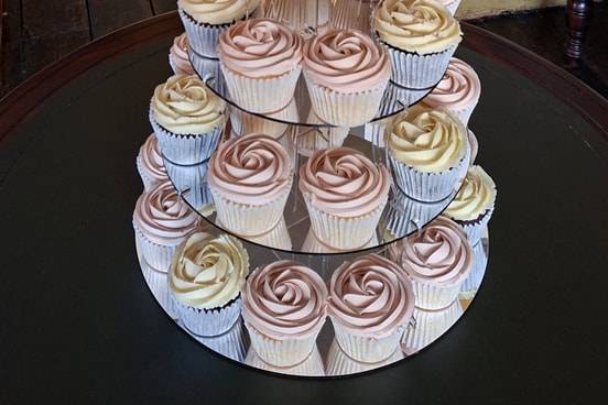 Indulgence Cakes and Cupcakes