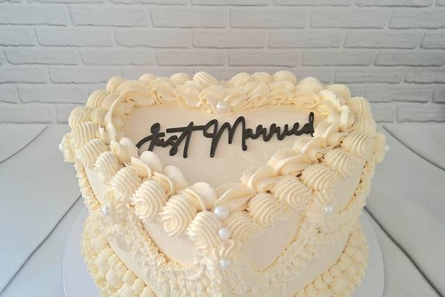 Indulgence Cakes and Cupcakes
