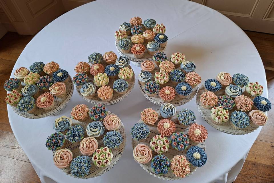 Indulgence Cakes and Cupcakes