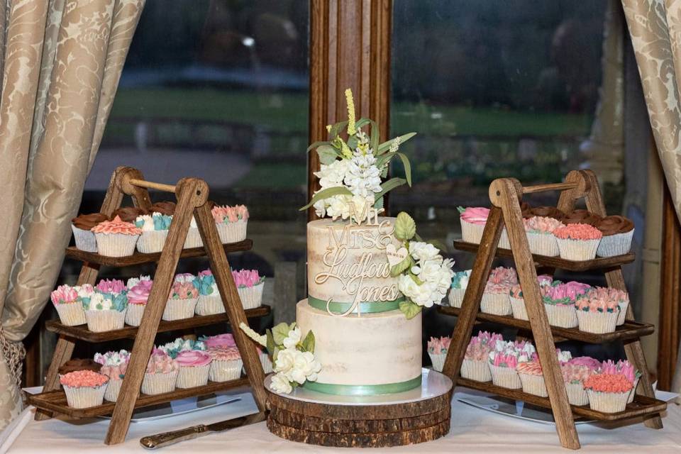 Indulgence Cakes and Cupcakes