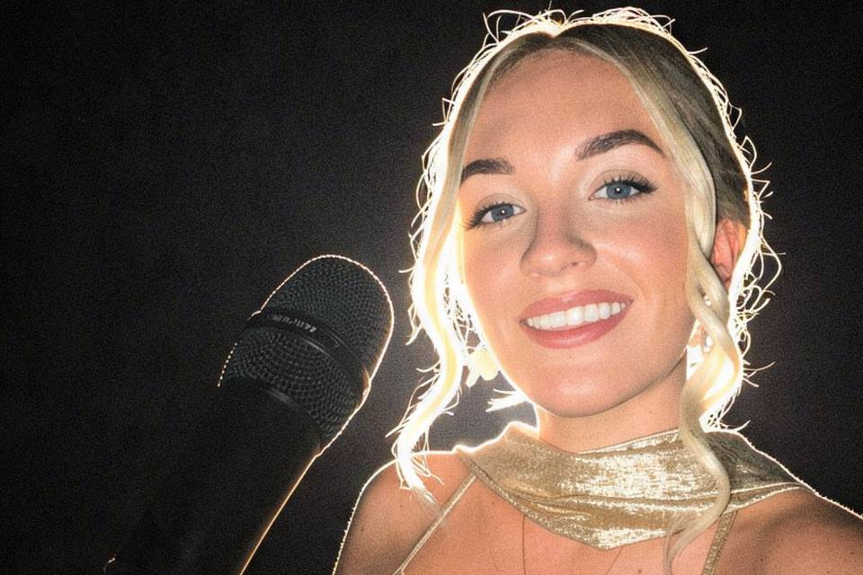 Hi, I’m Ellie Louise Music