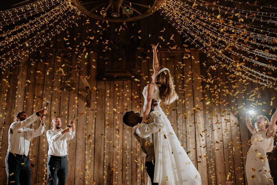 Epic first dance shot-confetti