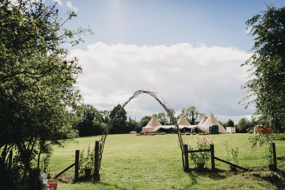 Arch to tipi wedding