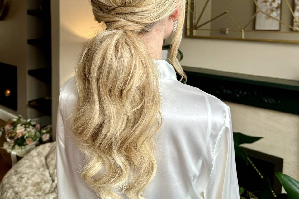 Bridal pony tail