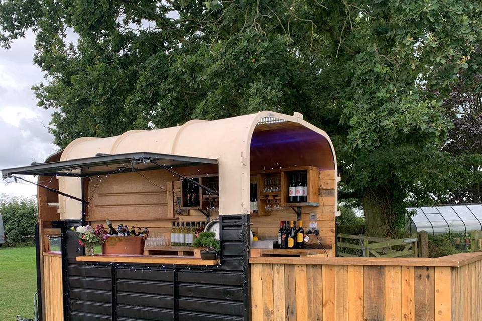 Horse box bar