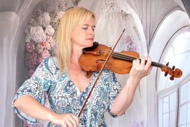 Katherine - Luxury Violinist