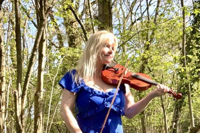 Katherine - Luxury Violinist