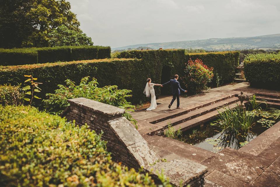 Newly Weds in Italian Garden