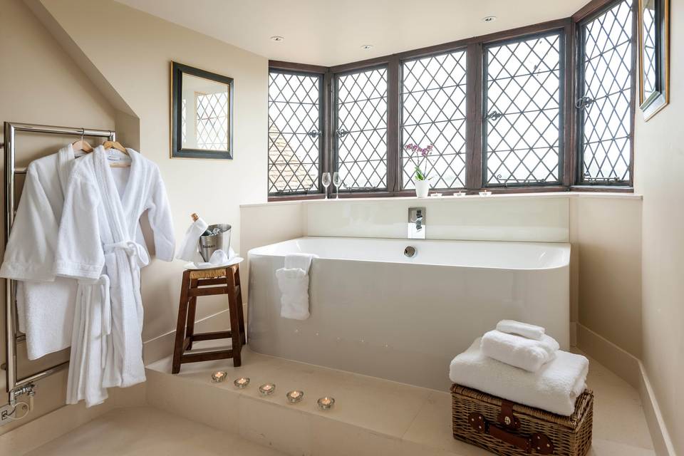 Premier Deluxe Bathroom