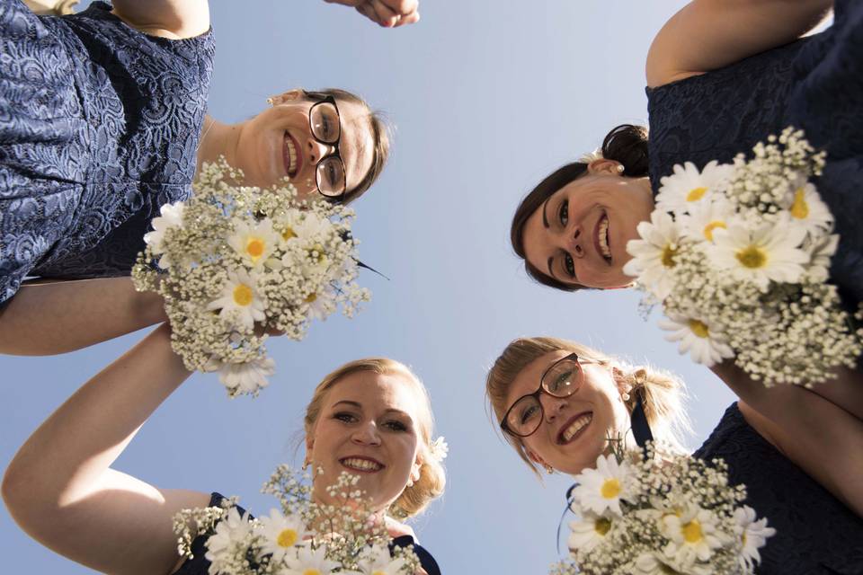 Bridesmaids and bouquets